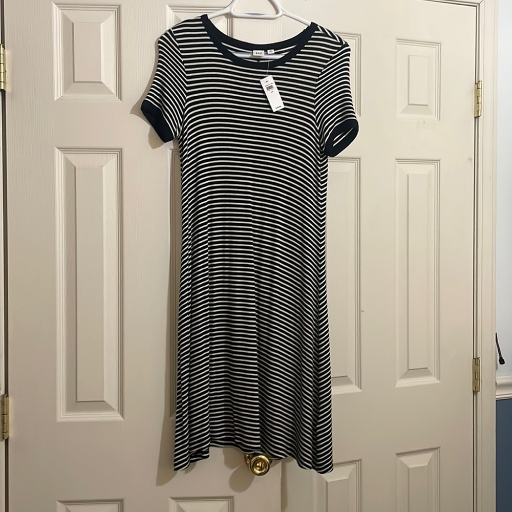 Black and white Gap dress